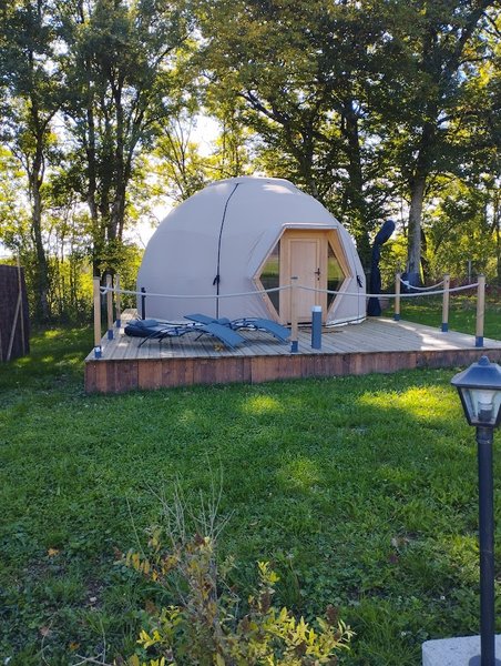 Le Dôme géodésique cocooning & Spa : Dôme en Bourgogne (Bourgogne-Franche-Comté)