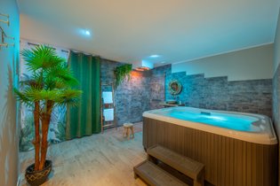 Suite Romantique lost paradise  avec spa, sauna et douche bien être