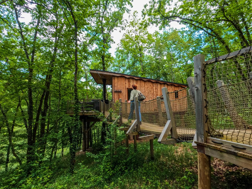 Cabane avec spa "Carrelet" PMR ou Familiale à Lamothe-Fénelon (1)