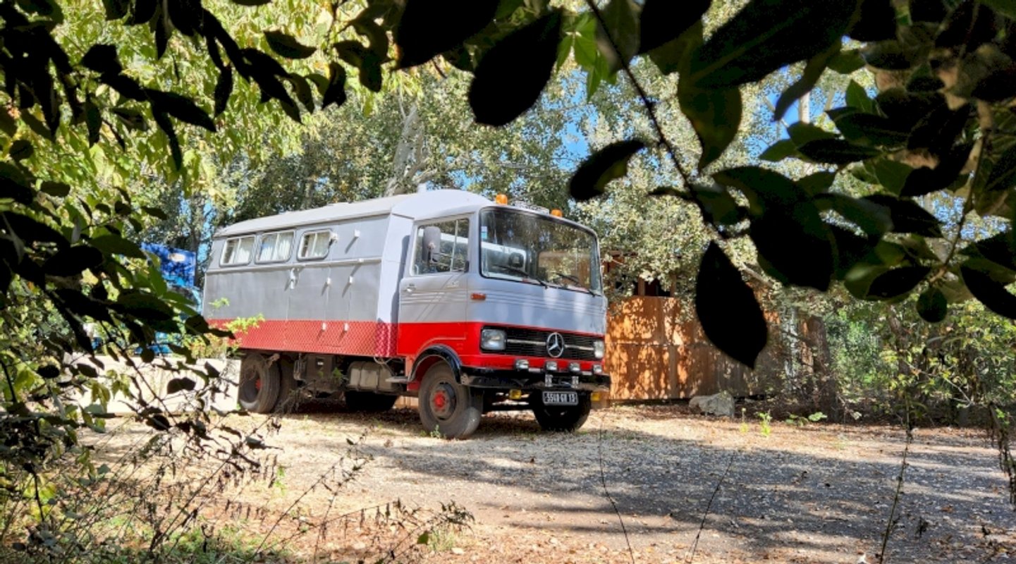 Le Truck-Lodge le 608 - Spa à Saint-Andiol (1)