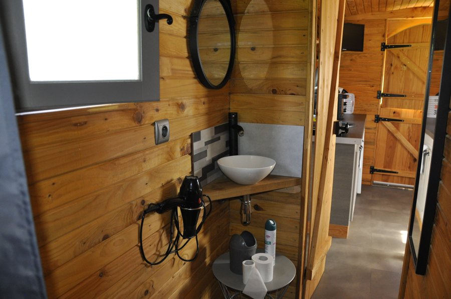 Hébergement AbracadaRoom : La maison du bonheur roulotte & Spa - Image 10