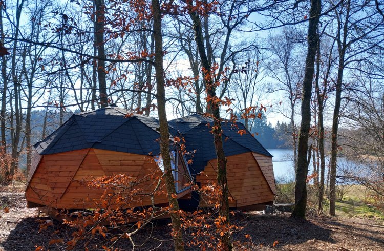 Hébergement AbracadaRoom : Double Dôme au bord d'un lac - Image 2