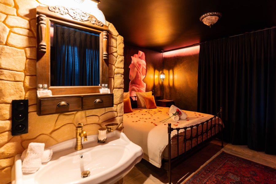 Hébergement AbracadaRoom : La Suite de Vénus - Love Room, Jacuzzi, Pièce Secrète - Image 5
