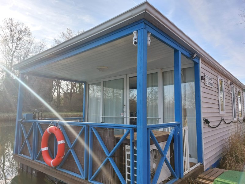 Hébergement AbracadaRoom : Le Cottage Flottant Insolite - Image 16