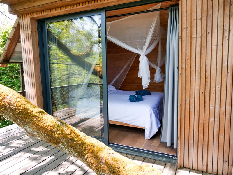 Hébergement AbracadaRoom : Notre Cabane perchée & son lac privé - Image 15