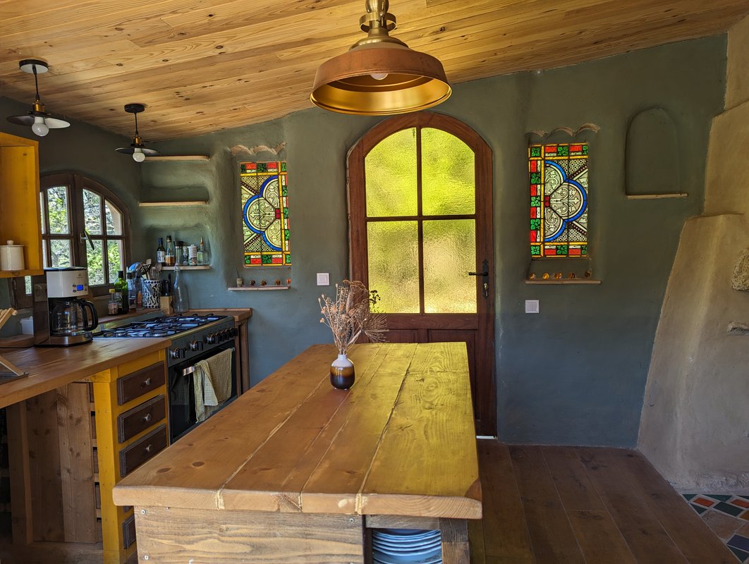 Maison organique à la mauvaise herbe à Barjols (18)