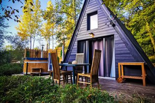 La Cabane du Pêcheur, chalet en A au bord d'un étang de pêche (découverte) à Sarlat
