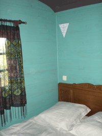 lit_roulotte_violette_roulottes_lauragais