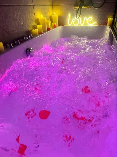 Hébergement AbracadaRoom : Évasion Sauvage et Luxe : Une Suite d’Exception À 10 minutes du centre ville d'AMIENS - Image 21