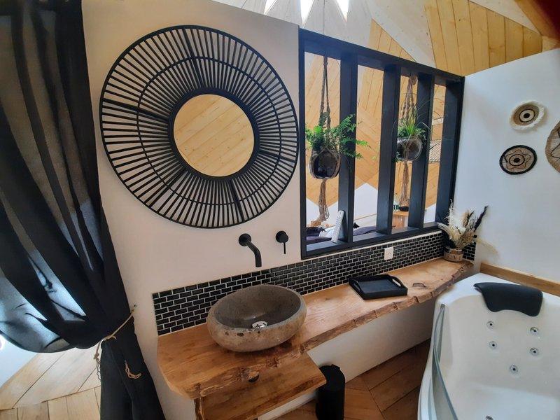 Hébergement AbracadaRoom : La Cabane de l'étoile & Balnéo - Image 4