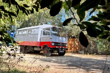 Le Truck-Lodge le 608 - Spa à Saint-Andiol (1)