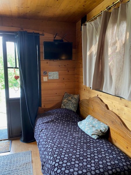 Hébergement AbracadaRoom : Roulotte Orbe - Image 3