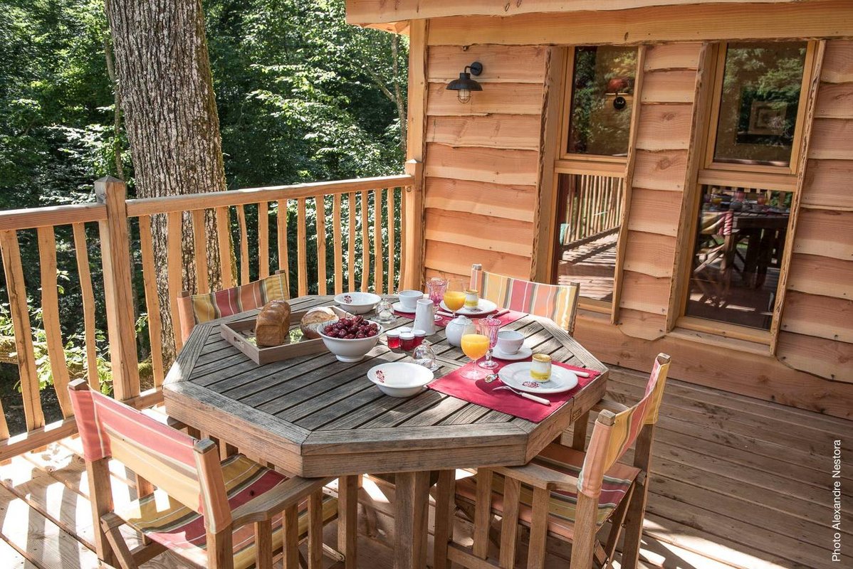 coin repas-cabane dans les arbres-séjour insolite en famille-centre-abracadaroom