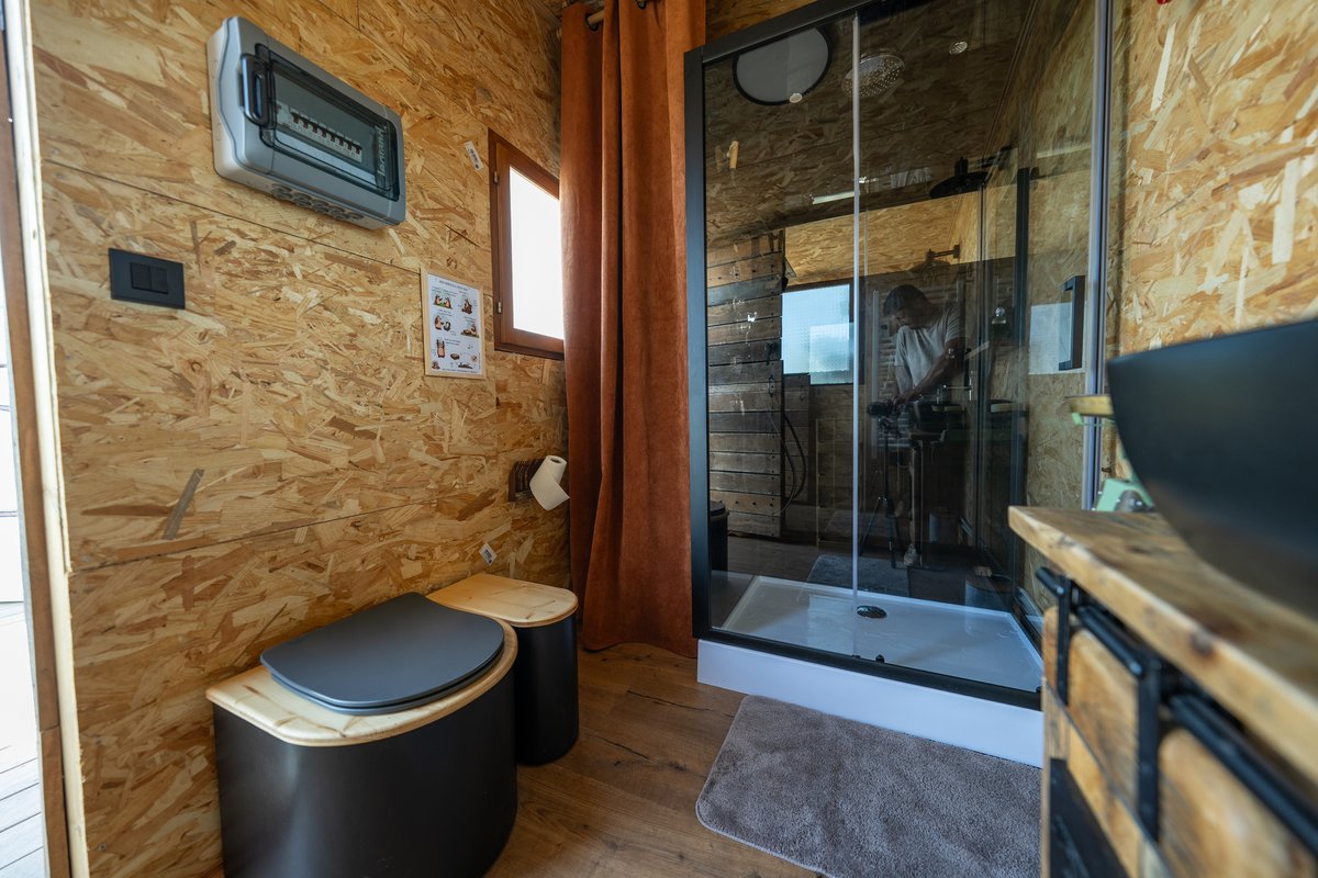 L'âne et sa yourte & Spa à St Martin La Plaine (27)