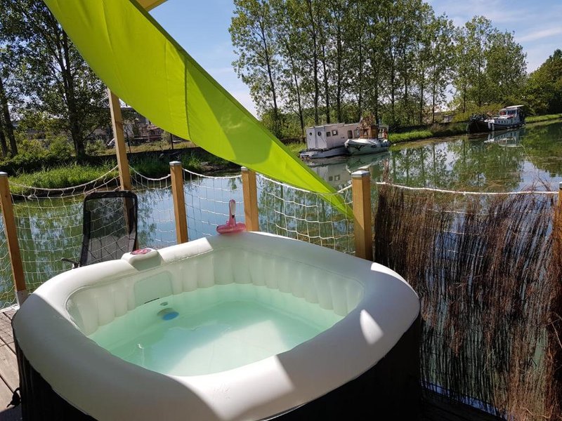 Domaine AbracadaRoom : Cottage Flottant Insolite - Image 5