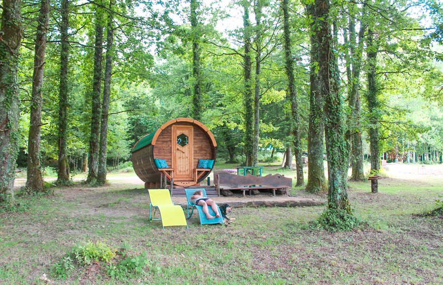 cabane tonneau avec terrasse