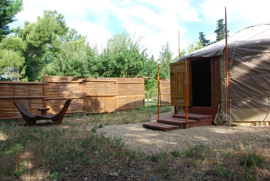 Hébergement AbracadaRoom : La Yourte du Nid'Oiselet - au coeur d'une ferme en Provence - Image 3