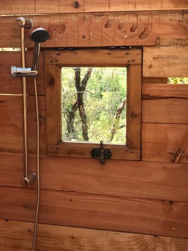 Hébergement AbracadaRoom : Le luxe champêtre d'un Géodôme en châtaignier - Image 9