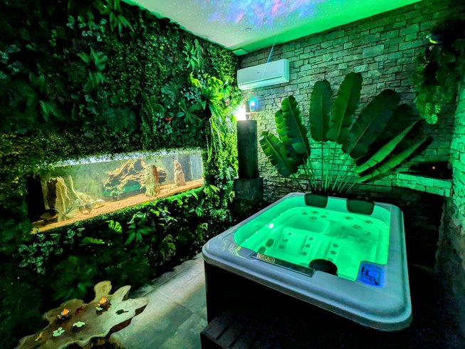 Hébergement AbracadaRoom : Nuit insolite avec Spa, sauna et jardin privatifs immersion en AMAZONIE - Image 1