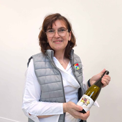 Muriel, la vigneronne vous accueille au sein de son Domaine viticole en Alsace.