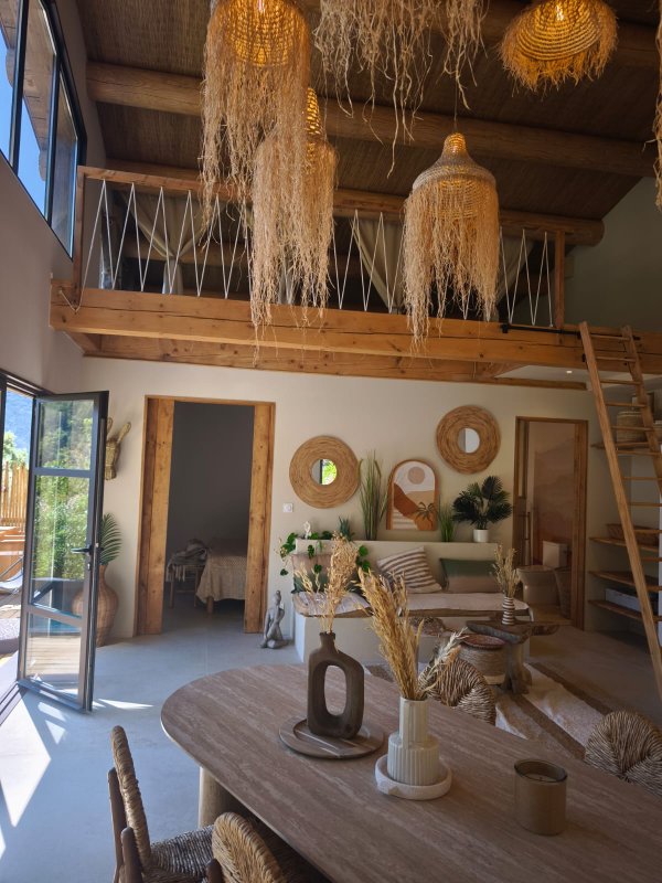 LODGE DES BARONNIES Piscine et spa à Plaisians (8)