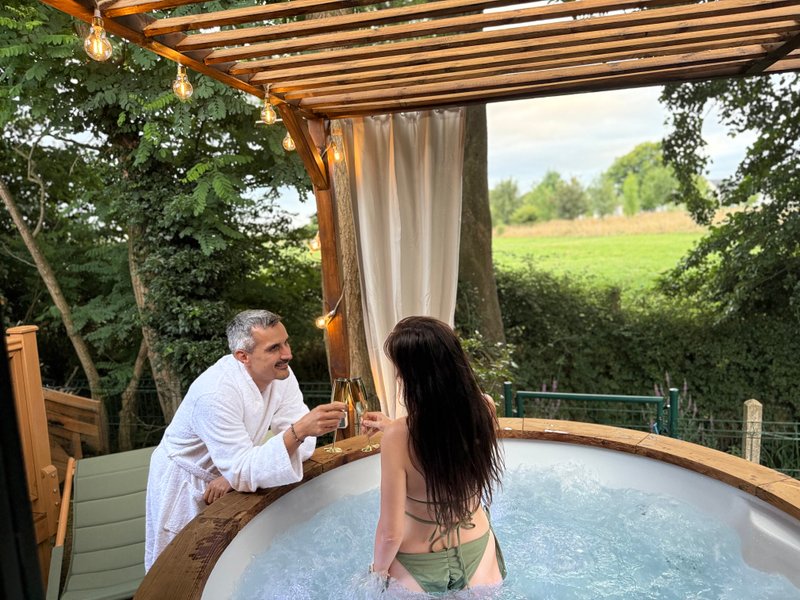 Hébergement AbracadaRoom : La roulotte dorée & bain nordique privatif - Image 31