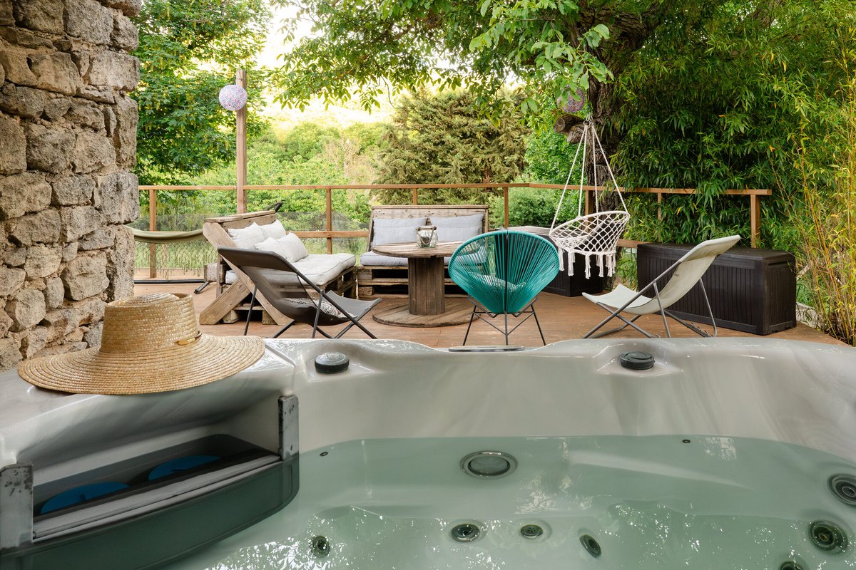 Roulotte la Clé du Luberon & SPA à Buoux (44)