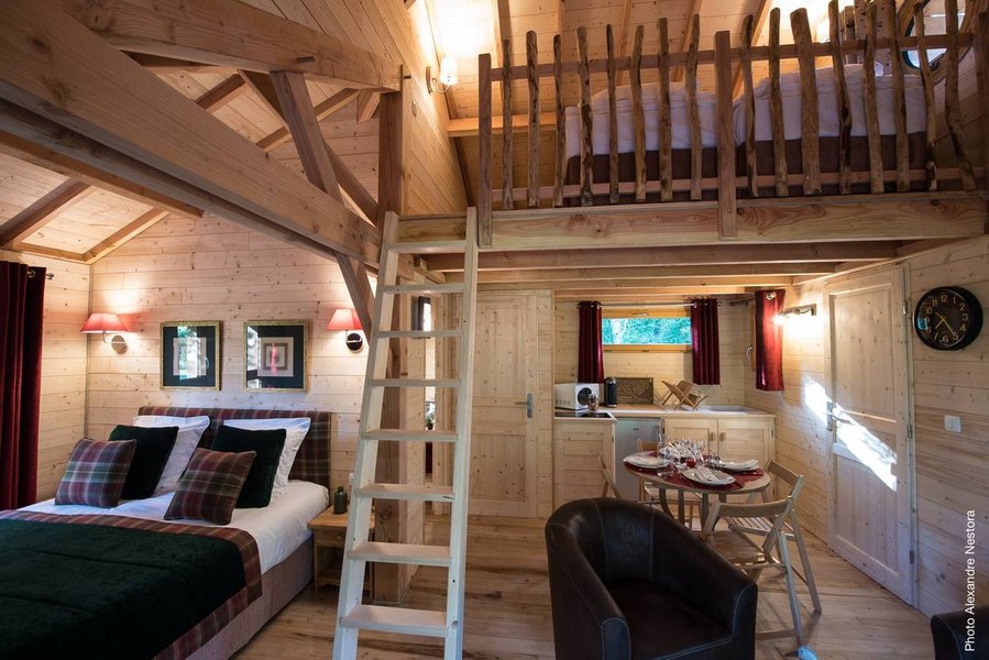 chambre-mezzanine-cabane dans les arbres-séjour insolite en famille-centre-abracadaroom