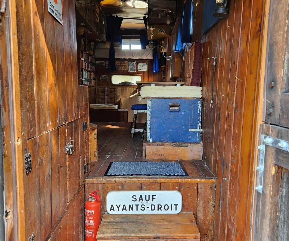 Le Truck-Lodge le ALBION - Spa à Saint-Andiol (8)