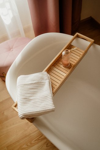 Hébergement AbracadaRoom : Suite Opale Rose – Chambre avec baignoire îlot & lumière naturelle – Maison Balmelle - Image 5