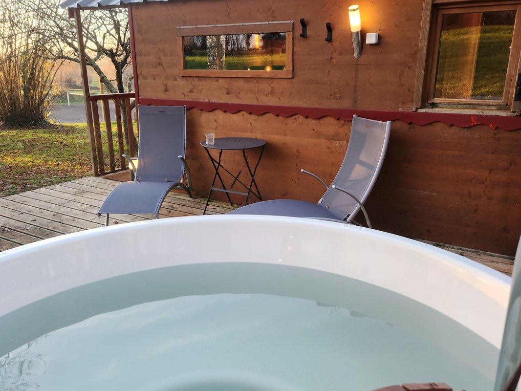 La Roulotte & Bain Nordique à Saint-Jean-D'elle (3)