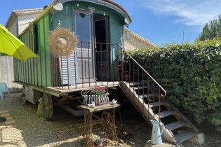 Une Roulotte à la Campagne