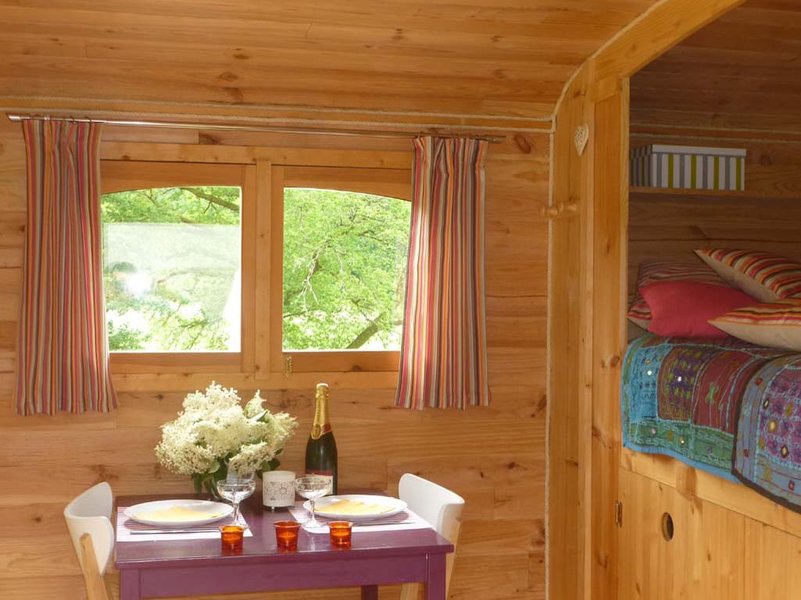 Hébergement AbracadaRoom : La Roulotte Tzigane - Image 8