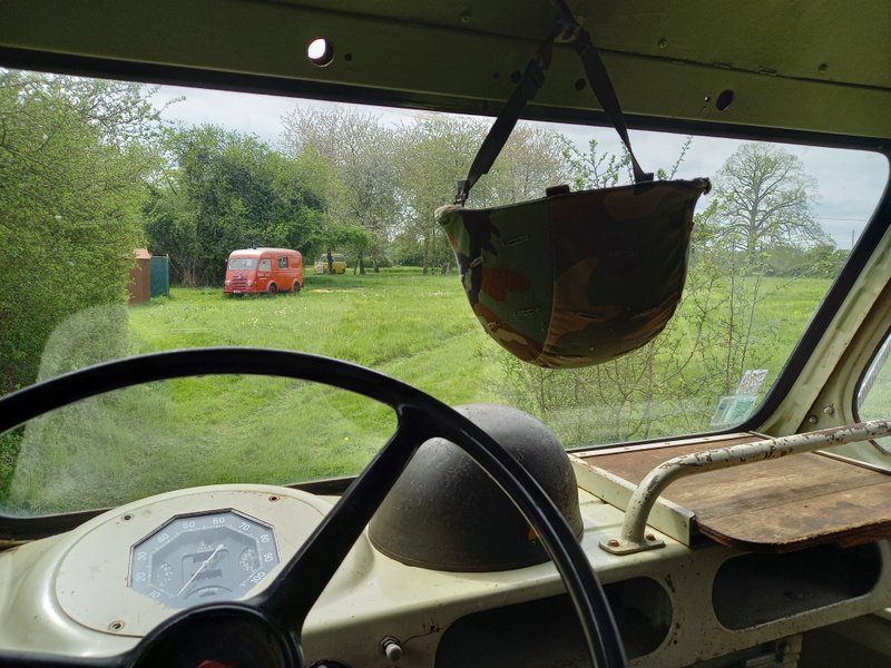Hébergement AbracadaRoom : Jungle Tent with Vintage Military Ambulance - Image 19