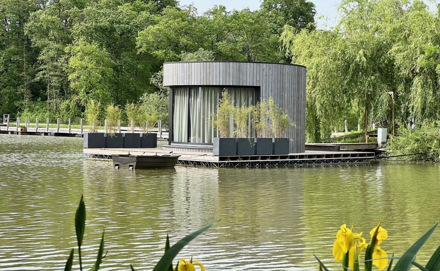 Hébergement AbracadaRoom : LUMIPOD SPA FLOTTANT - Image 1