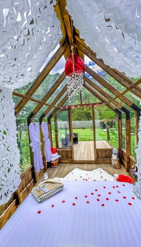 Domaine AbracadaRoom : Chalet en verre sous une pluie d’étoiles - Image 3