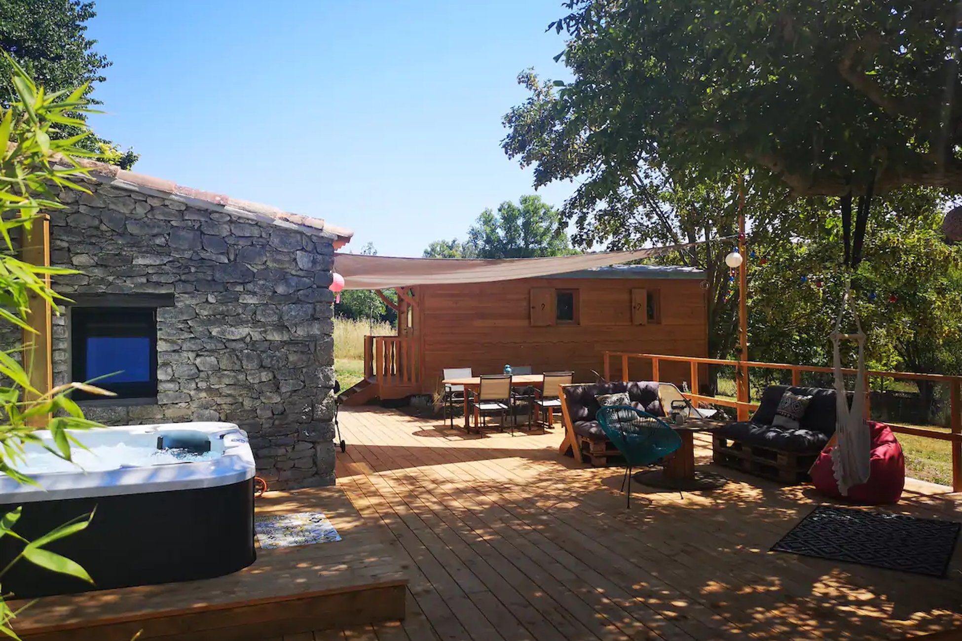 Hébergement UnicStay : Roulotte la Clé du Luberon & SPA à Buoux