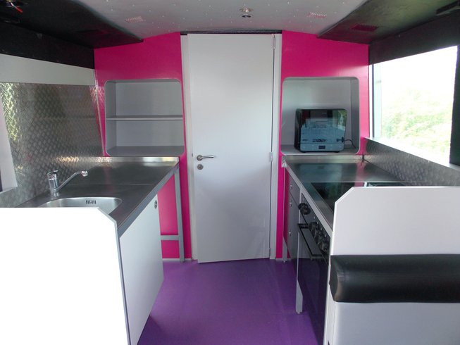 Hébergement AbracadaRoom : Le Bus Vip Star – 5 places - Image 7