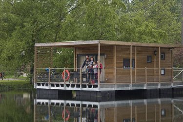 maison sur l'eau avec terrasse