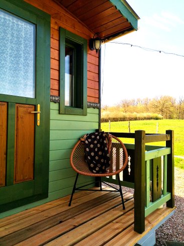 Domaine AbracadaRoom : Roulotte romantique à la campagne – Parenthèse insolite en Bourgogne | Autun · Morvan - Image 17
