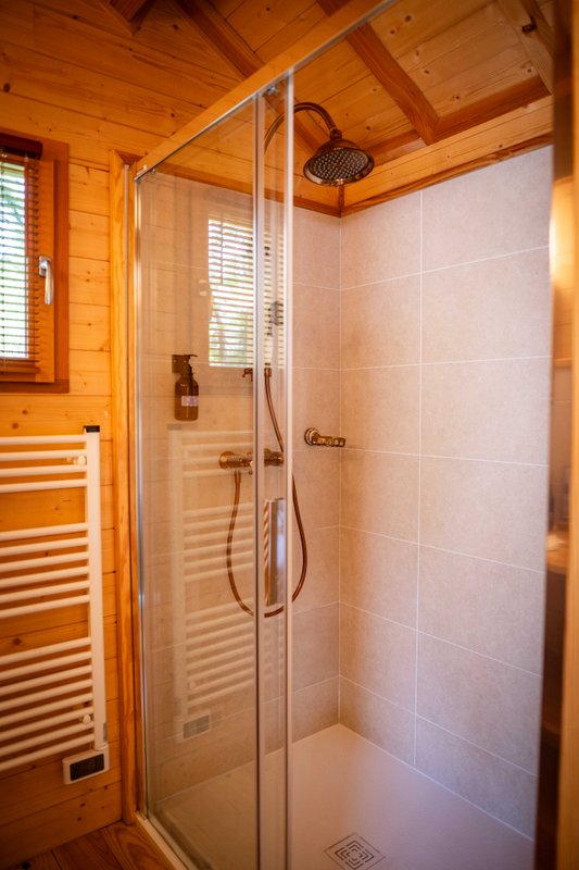 La cabane du Domaine des Ecus d'Or à La Bussière Sur Ouche (23)