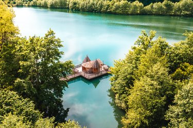 Cabane Spa Château à Chassey-Lès-Montbozon (1)