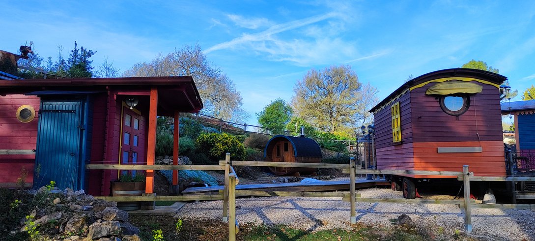 Domaine AbracadaRoom : Gite roulotte de l'Alchimiste - Image 8