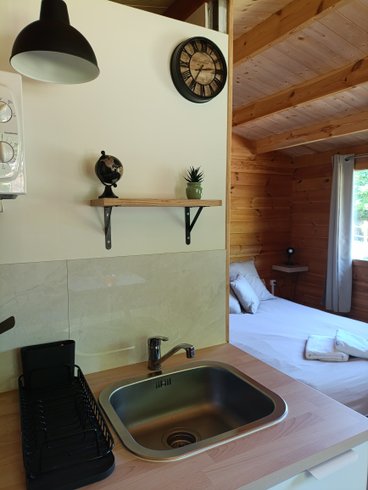 Hébergement AbracadaRoom : Chalet Nomade – Escapade au bord de l’étang - Image 2