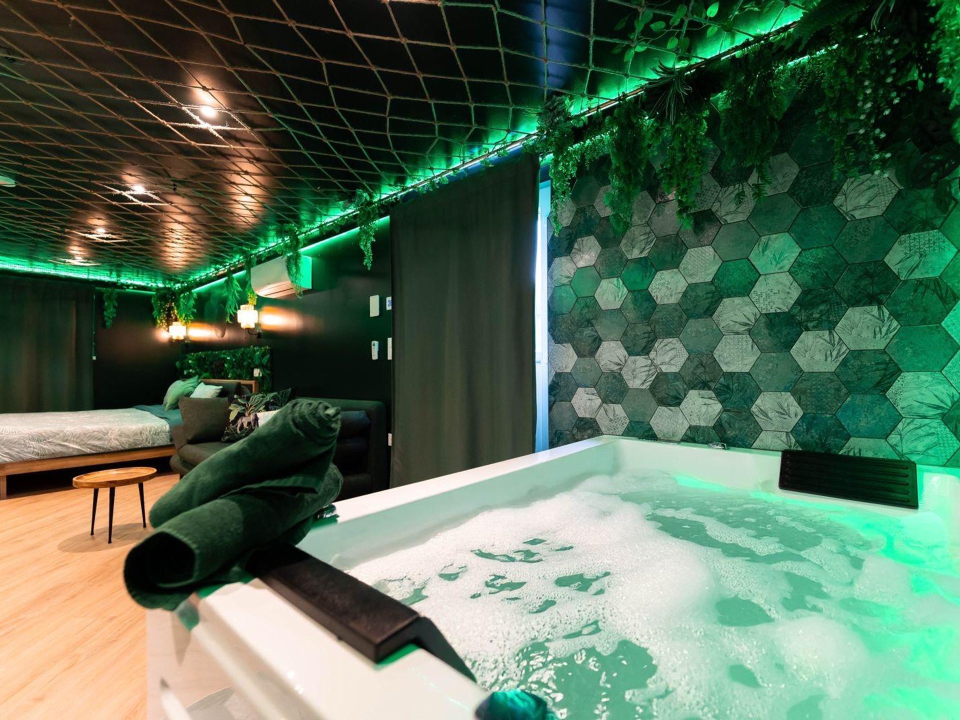 L'Oasis Tropicale - Love Room, Jacuzzi