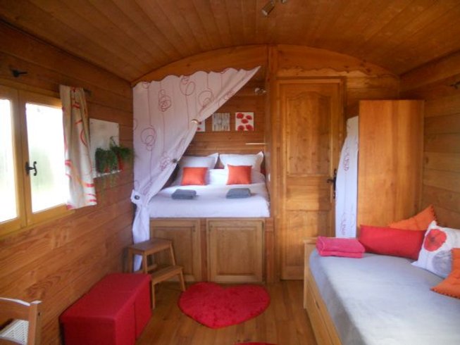 Hébergement AbracadaRoom : La roulotte Morgane - Image 3