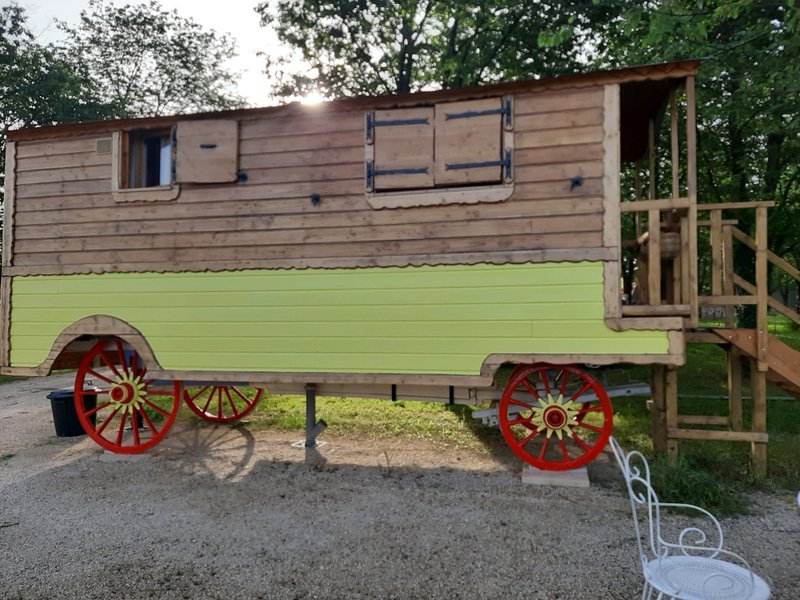 Hébergement AbracadaRoom : Roulotte Maquisarde - Image 2