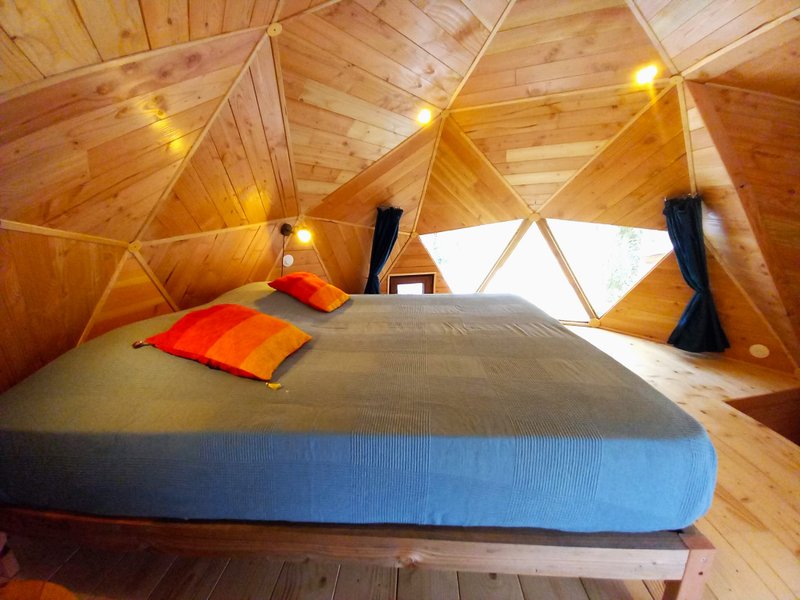 Hébergement AbracadaRoom : Double Dôme au bord d'un lac - Image 7