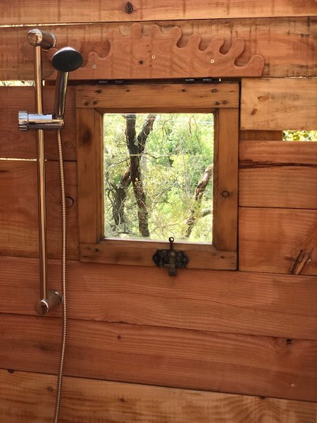 Hébergement AbracadaRoom : Le luxe champêtre d'un Géodôme en châtaignier - Image 9