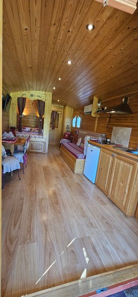 Hébergement AbracadaRoom : Roulotte du Soleil - Image 8